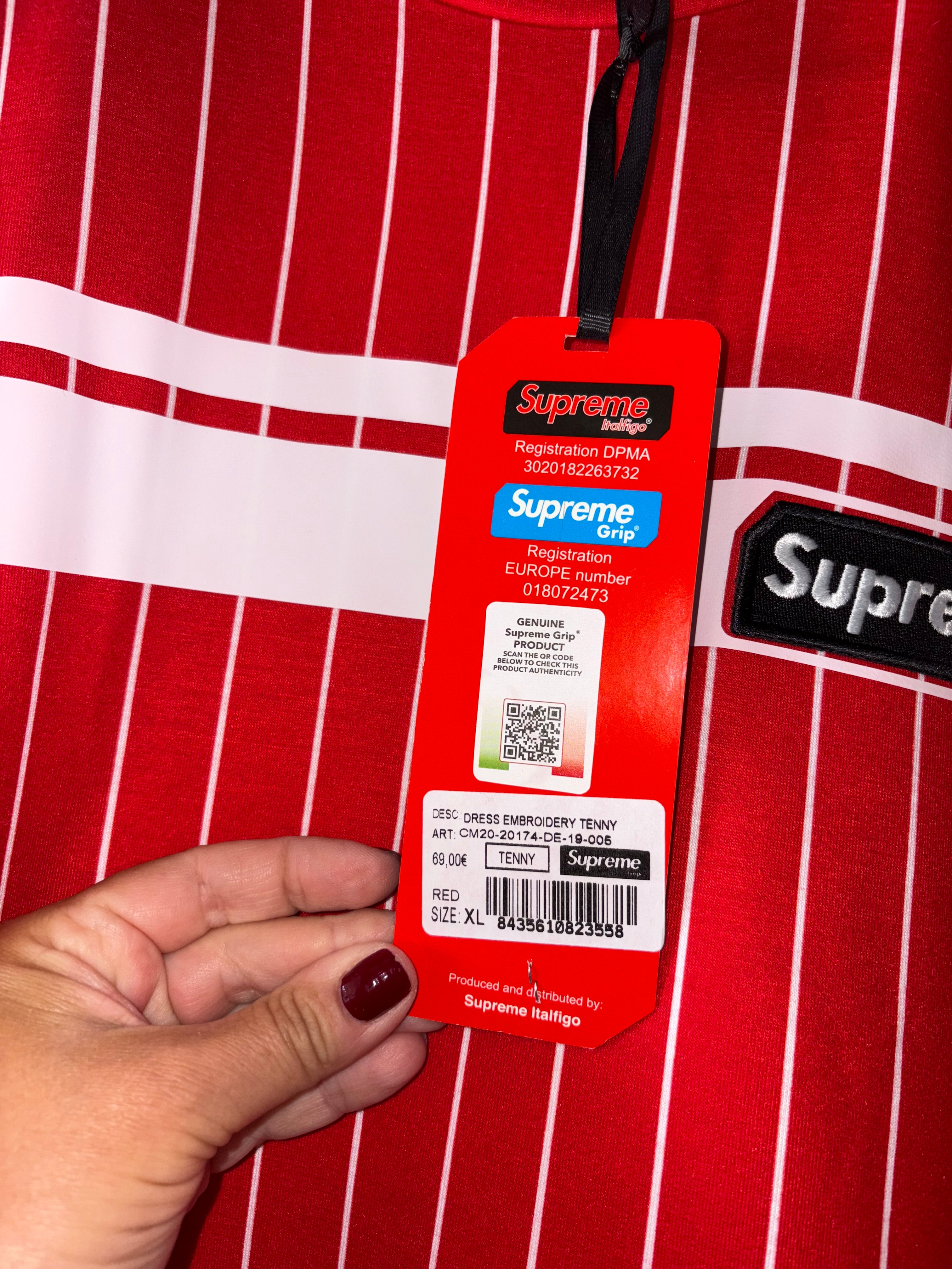 Robe Suprême taille XL neuve avec étiquette