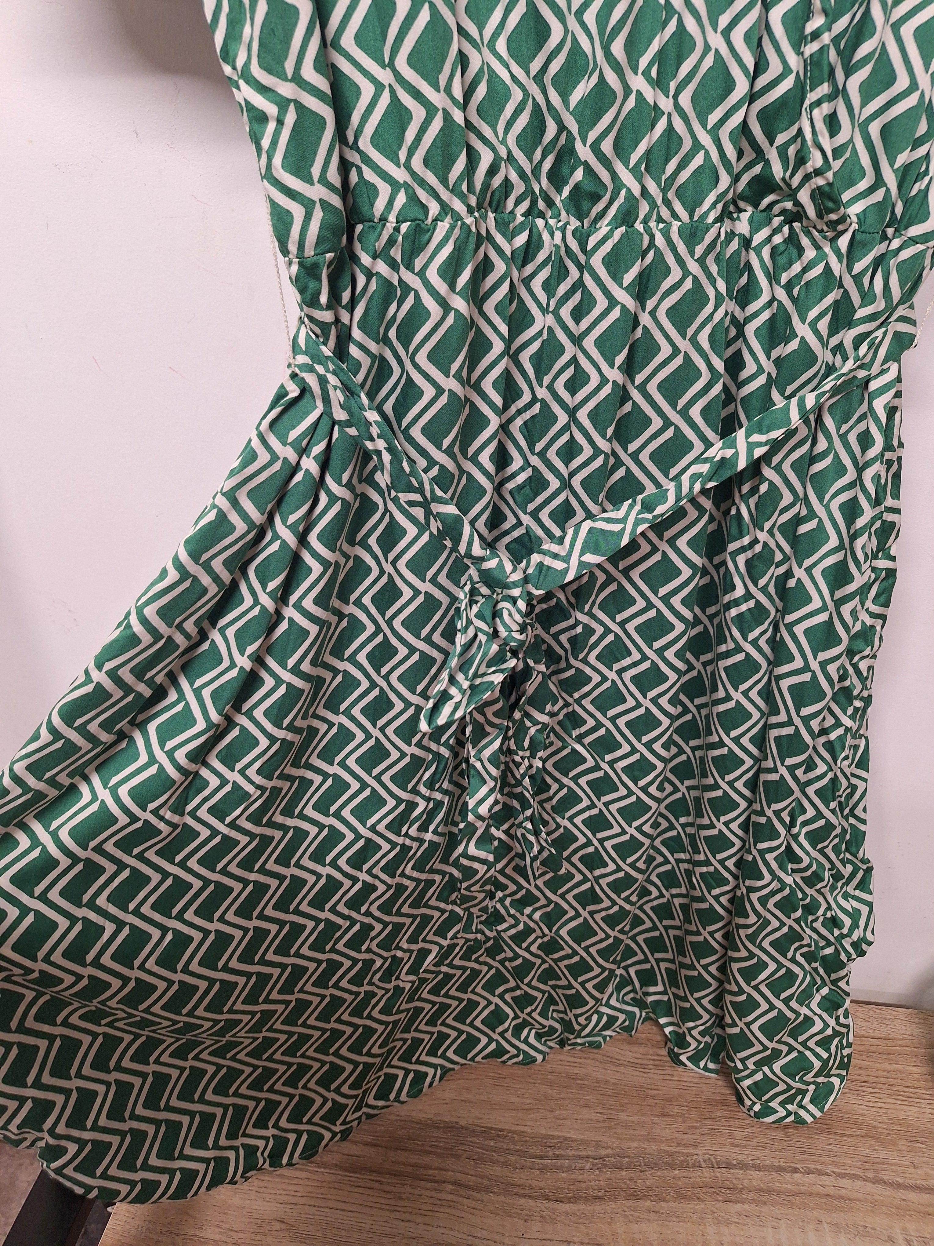Robe neuve Caroll avec étiquette taille 44