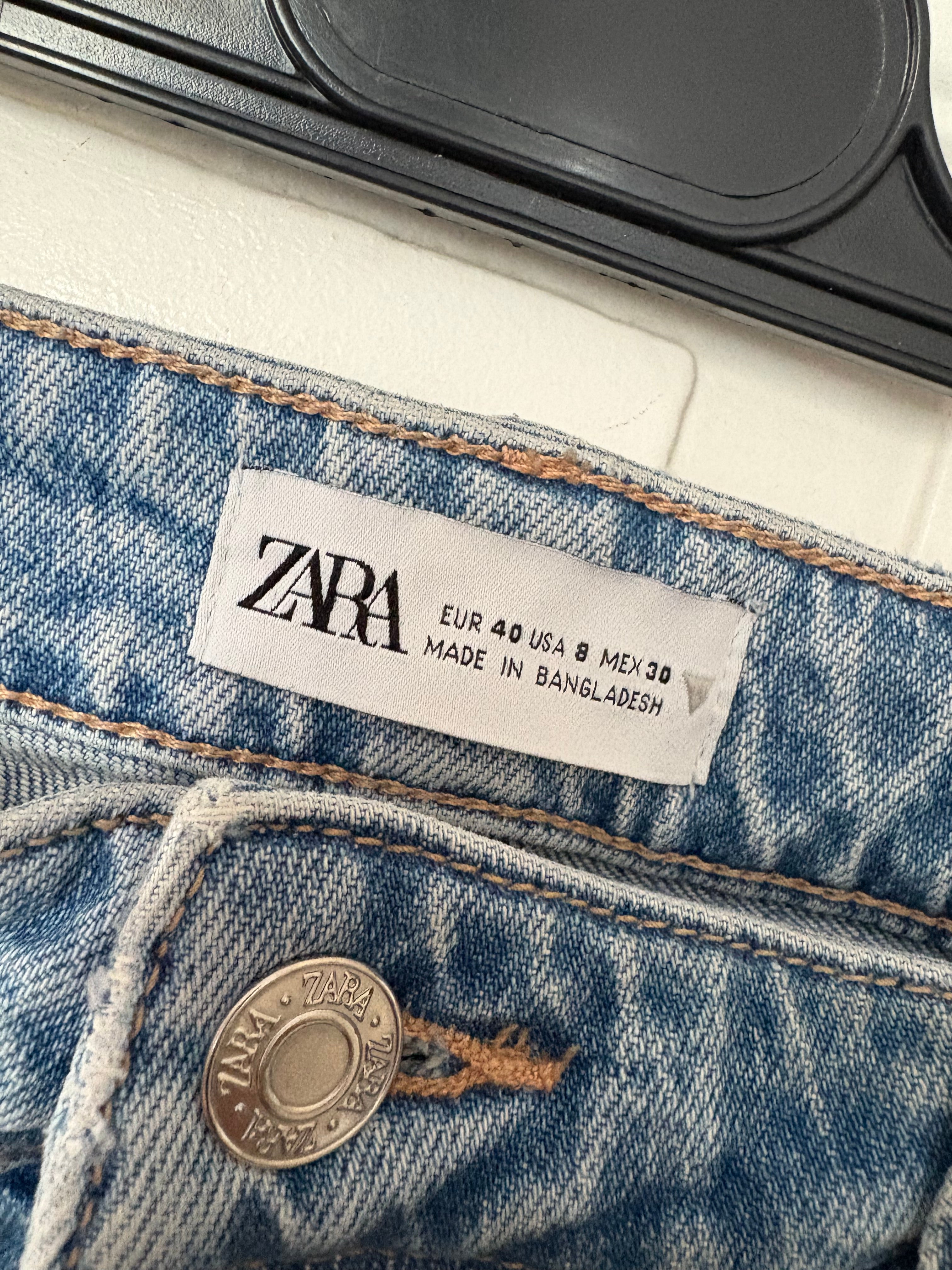 Jeans Zara taille 40 fendu sur le bas