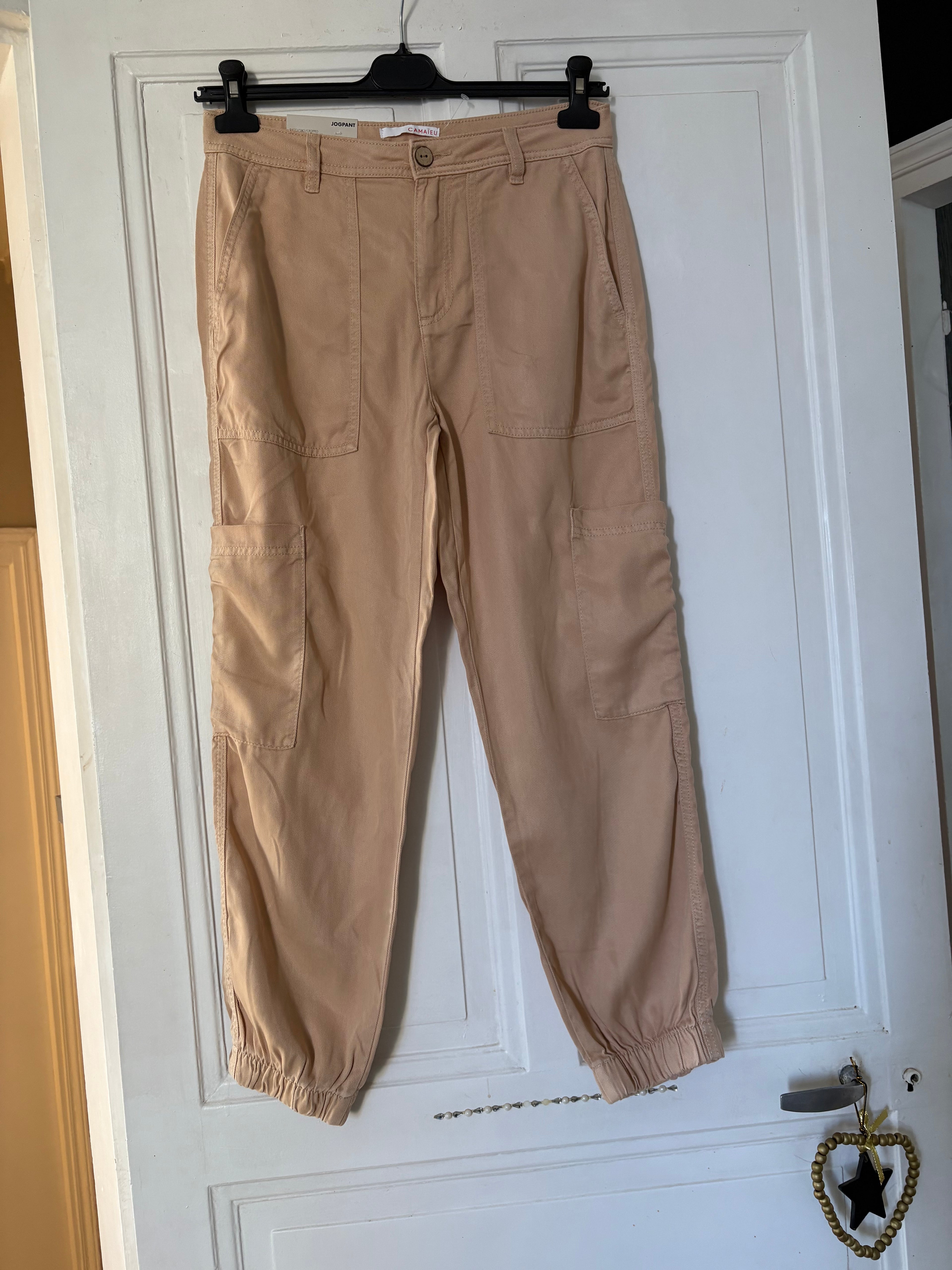 Pantalon neuf beige Jogpant Camaïeu taille 38