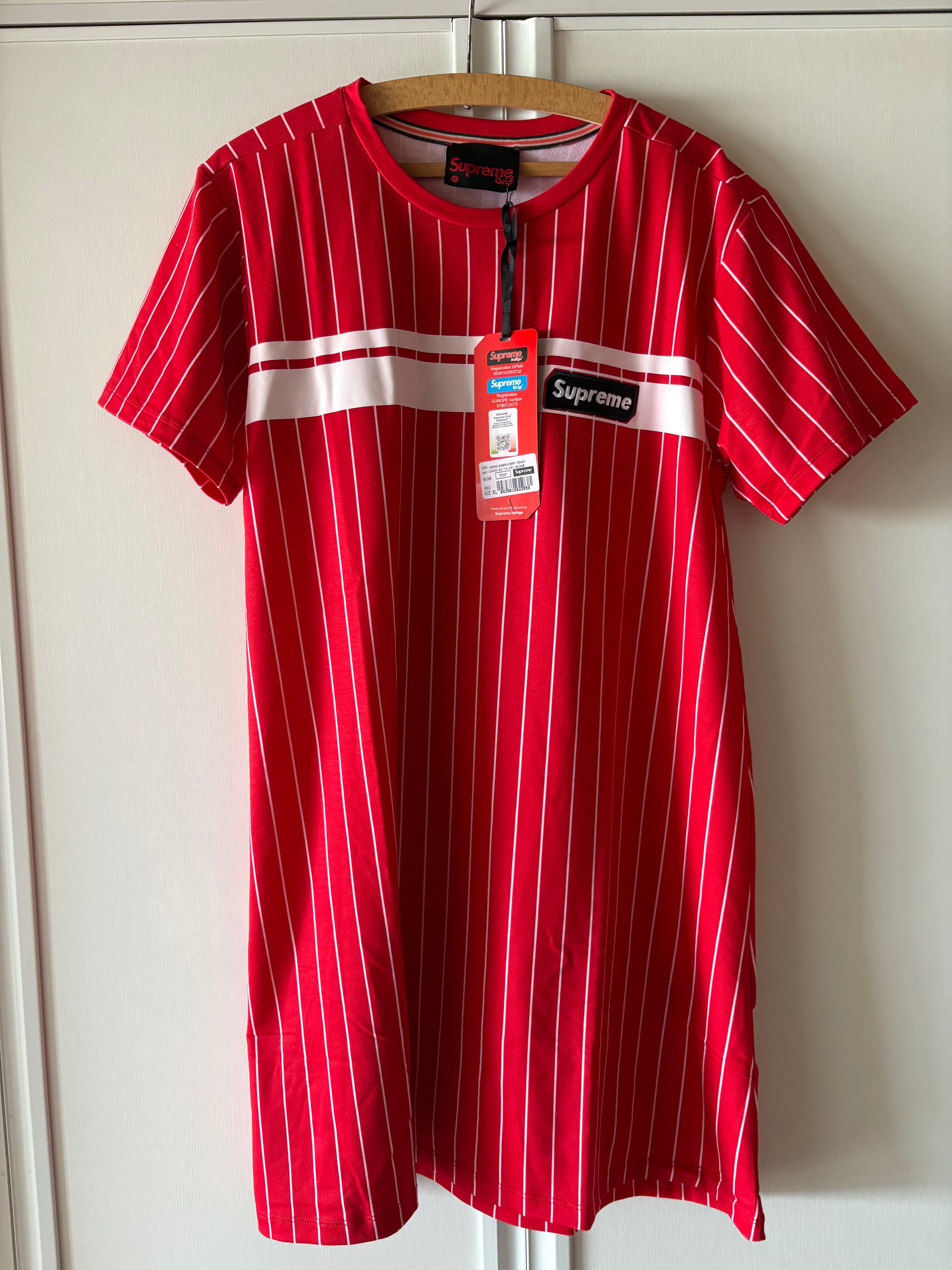 Robe Suprême taille XL neuve avec étiquette