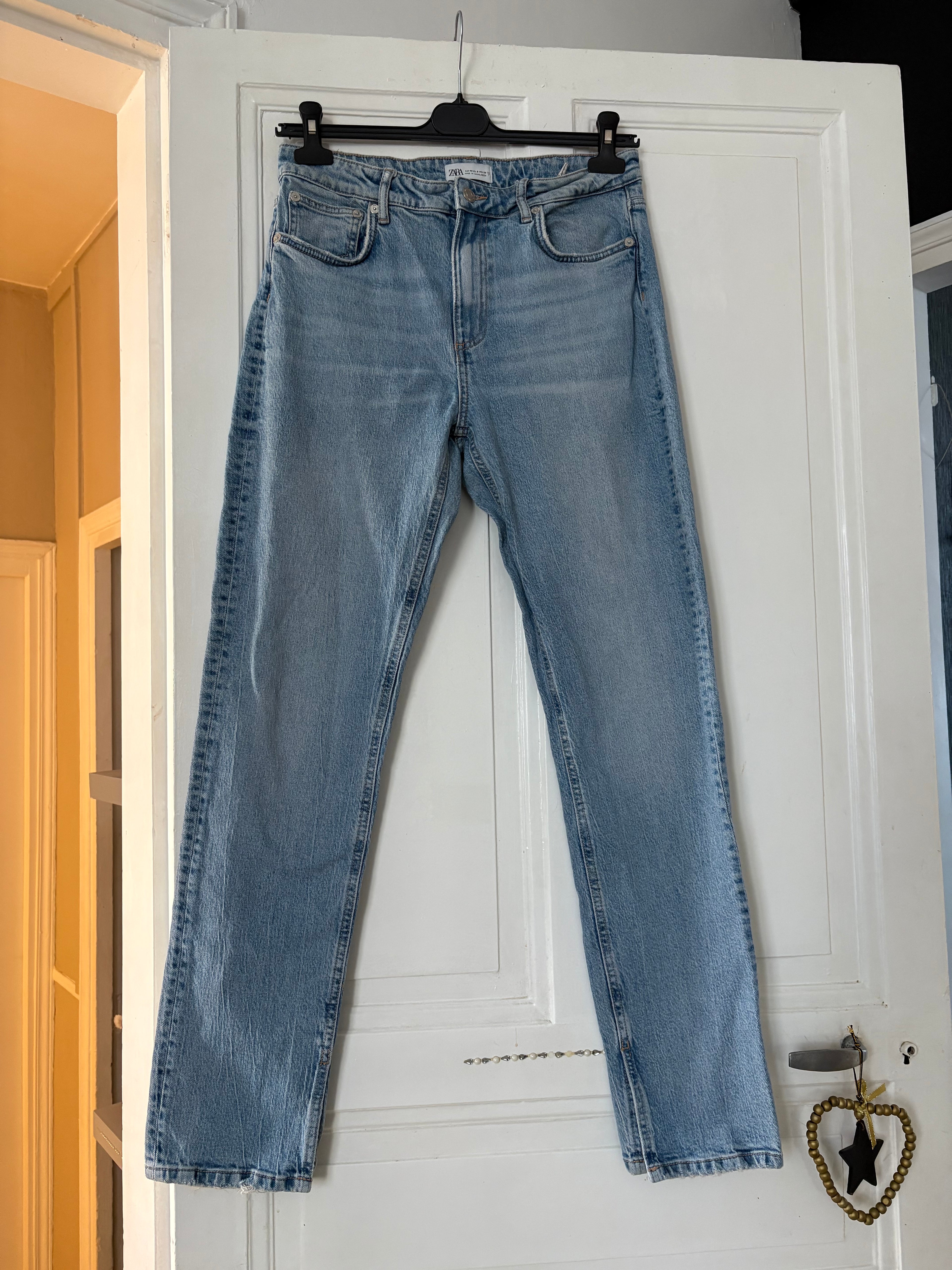 Jeans Zara taille 40 fendu sur le bas