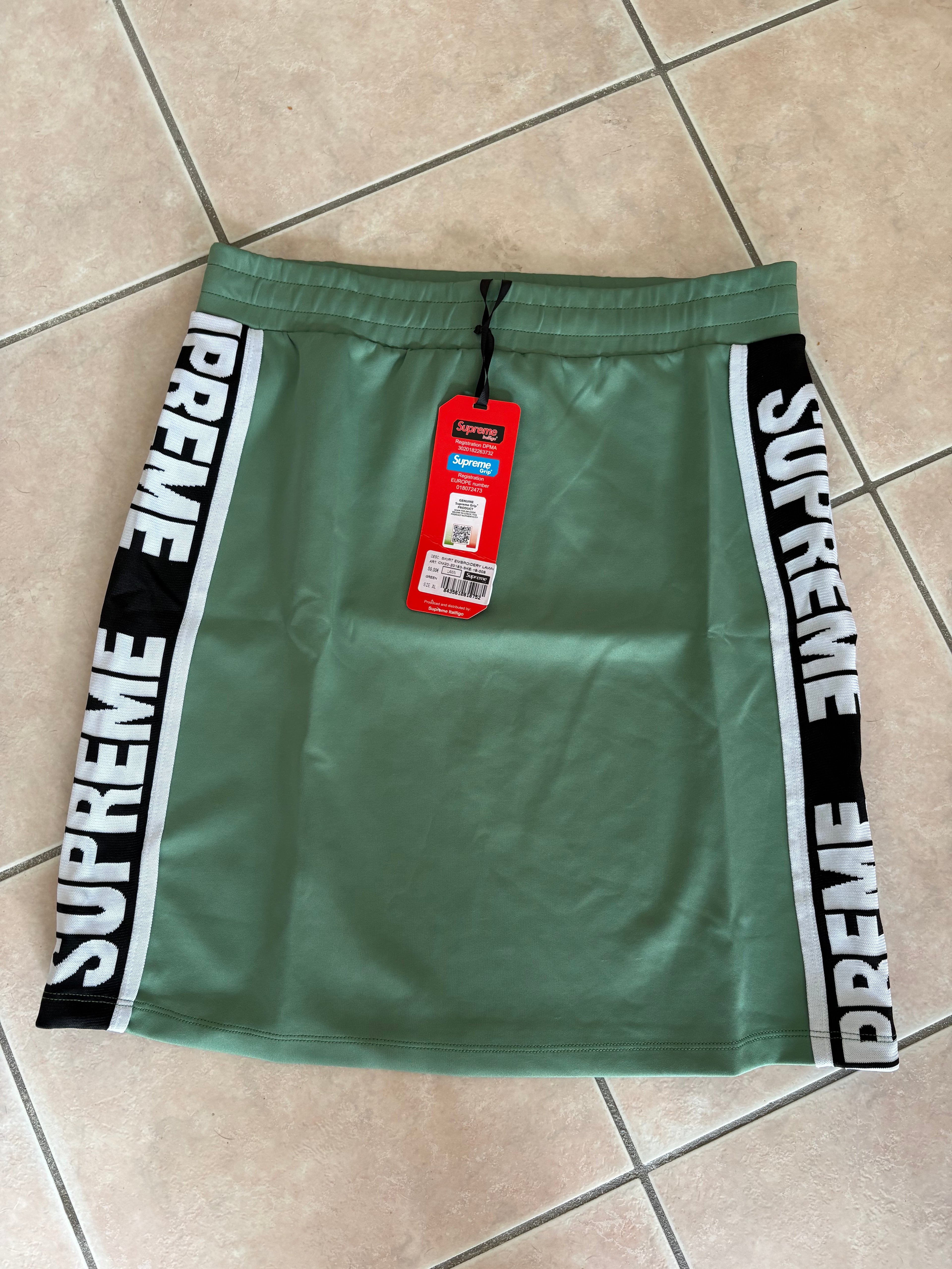 Jupe neuve taille XL Suprême