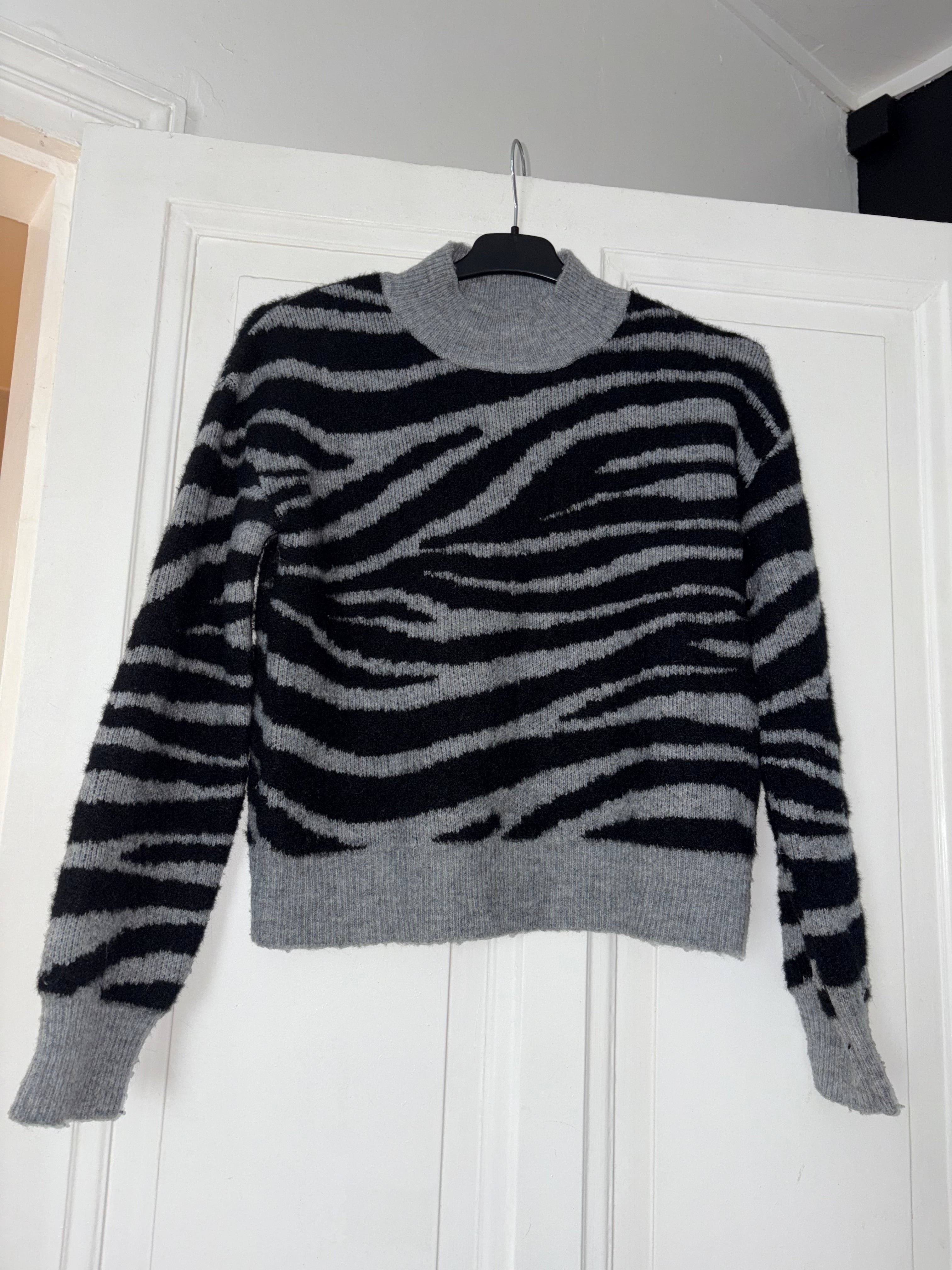 Pull super doux Kiabi motif zébre taille S ample