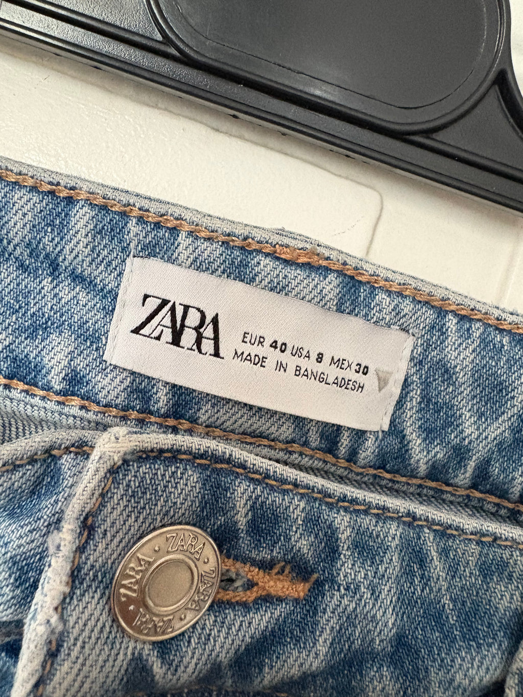 Jeans Zara taille 40 fendu sur le bas