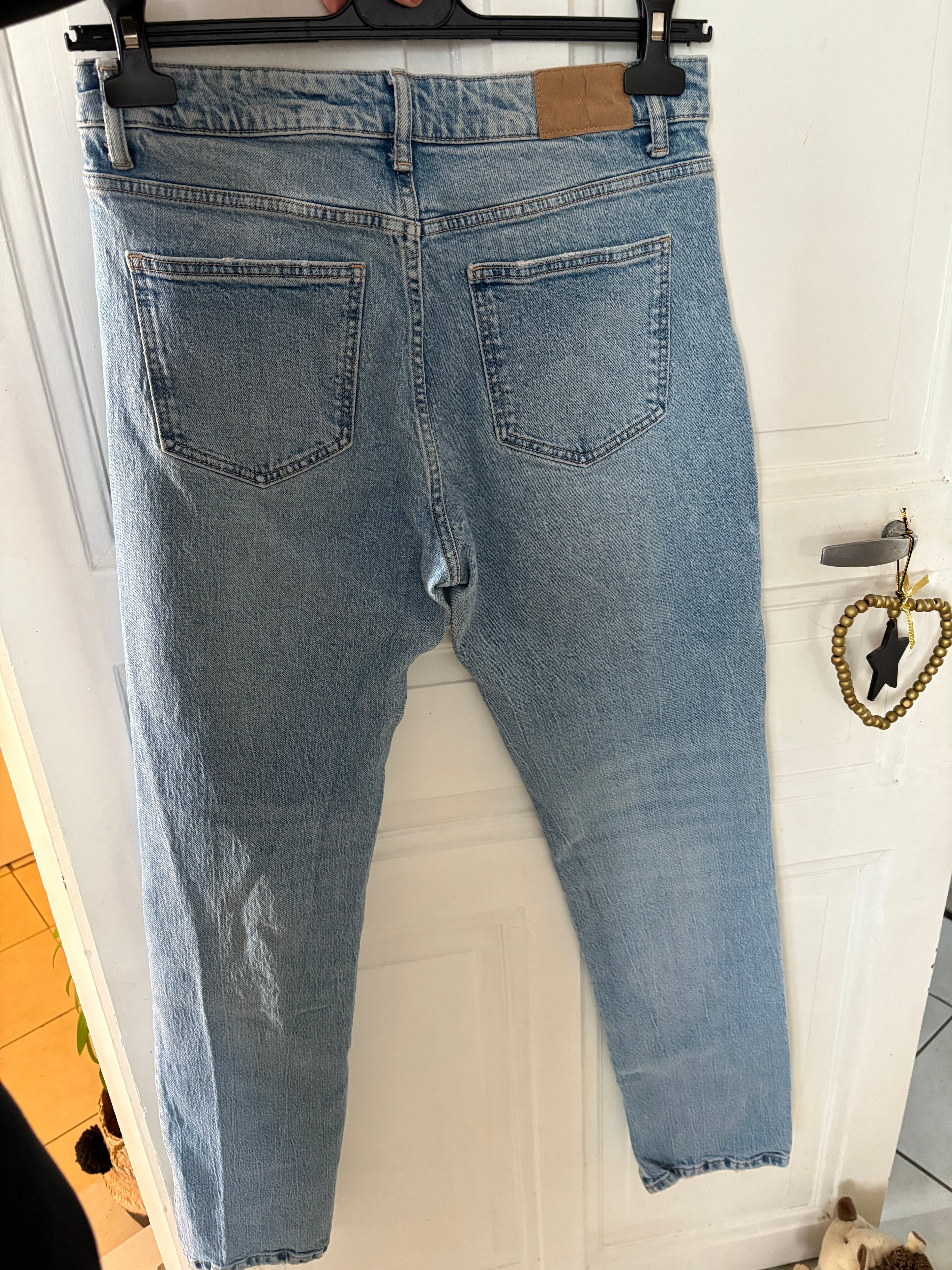 Jeans Zara taille 40 fendu sur le bas